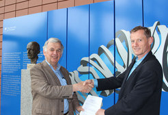 Future cooperation partners, Dr. Boyd Blackwell from the Plasma Research Laboratory of the Australian National University and Prof. Dr. Thomas Sunn Pedersen from IPP in Greifswald