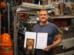 Dr. Gergely Papp wurde mit der Karoly-Simonyi-Gedächtnisplakette der Ungarischen Nuclear Society ausgezeichnet.