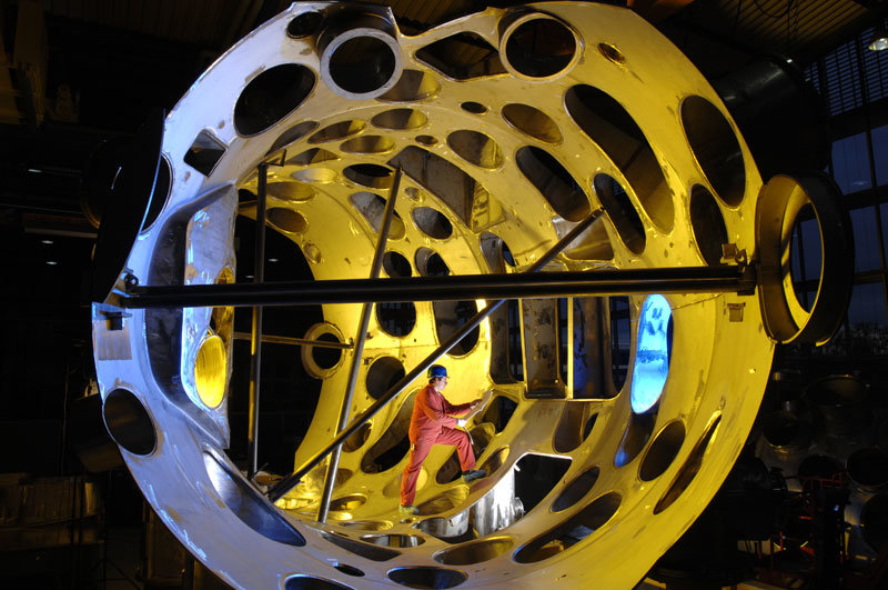 <span class="textklein">One of the five sections of the outer vessel of Wendelstein 7-X </span>