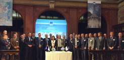 Gründungszeremonie für das Konsortium EUROfusion: Die Urkunde unterzeichneten Robert-Jan Smits, Leiter der EU-Generaldirektion Forschung, und IPP-Direktorin Prof. Sibylle Günter am 9. September 2014 in Brüssel. Unter dieser neuen Struktur sind nun 29 Fusionsforschungszentren zum europäischen Fusionsprogramm zusammengeschlossen.