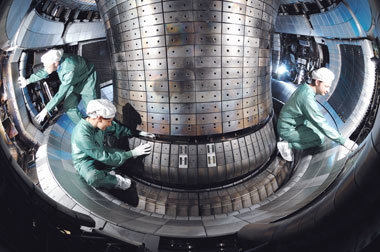 Incorporation of control coils in the plasma vessel of the ASDEX Upgrade fusion device