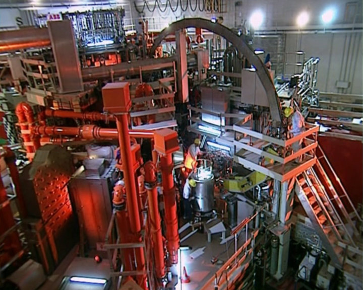 In Garching steht der Tokamak ASDEX Upgrade. Mit ihm untersuchen die Wissenschaftler die Kernfragen der Fusion unter Kraftwerksbedingungen.