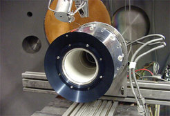 Abb. 2: Blick in den Entladungskanal eines HEMP-Triebwerks