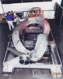 Die Testspule, eingebaut in ihr nichtmagnetisches Stahlgehäuse