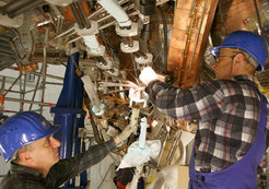 Difficult connection: specialists from Cracow doing the tricky manual installation of the complex superconducting coils of Wendelstein 7-X
