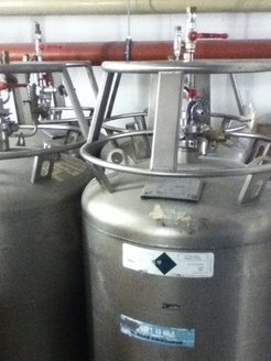 Dewar for liquid Helium