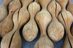 Diese Holzinstallation von Edvardas Racevicius (Ausschnitt) ist eines der Werke, die in der Ausstellung "Schrödinger's – Kunst im Prozess" in der IPP-Galerie zu sehen sein werden.