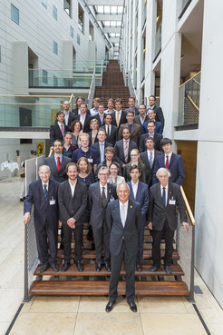 The winners of the Otto Hahn Medal 2014: From IPP Dr. Michael Kraus and Dr. Benedikt Geiger (second last row, 1. and 2. from the right), in the foreground MPG President Prof. Peter Gruss