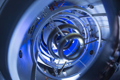 Die magnetischen Spulen in der Plasmakammer des kompakten Fusionsexperiments von Lockheed Martin.