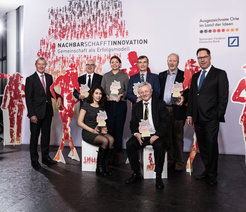 Aus allen „Ausgezeichneten Orten 2016“ wählte die Jury insgesamt sechs Kategoriensieger. Für das IPP nahm Prof. Dr. Hans-Stephan Bosch die Auszeichnung in der Kategorie Wissenschaft in Empfang.
V.l.n.r., vorne: Razan Nassredinne, Jürgen Koppe.2. Reihe: Gastgeber Jürgen Fitschen, Thomas Burger, Sarah Rosenthal, Hans-Stephan Bosch, Ludwig Majohr, Ulrich Grillo.