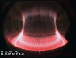 Die Wechselwirkung des Plasmas mit der Gefäßwand ist komplex – eine Fülle von Kenndaten spielt eine Rolle.