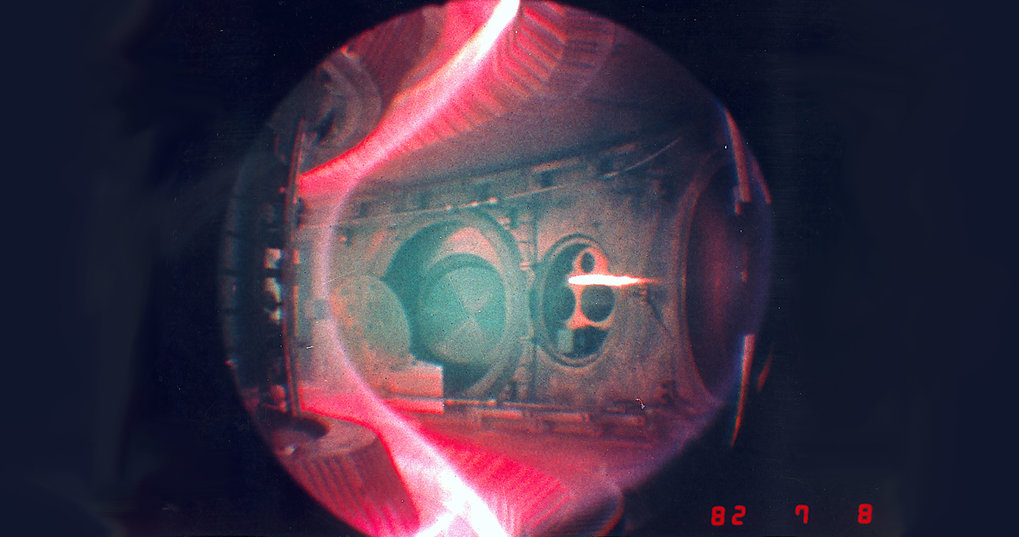 In 1982 a plasma regime of good thermal insulation, the H-regime, is discovered in the ASDEX tokamak (1980 - 1990). Also a subsequent fusion power plant will work in the H-Regime.