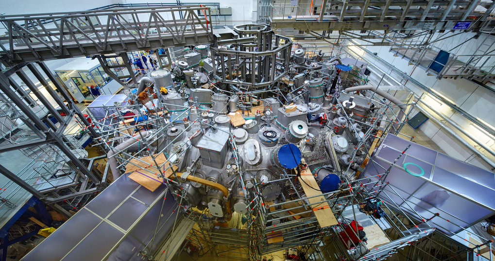 In 2014 the main installation of Wendeltein 7-X is completed. The preparations for operation are starting – the test of all the technical systems.