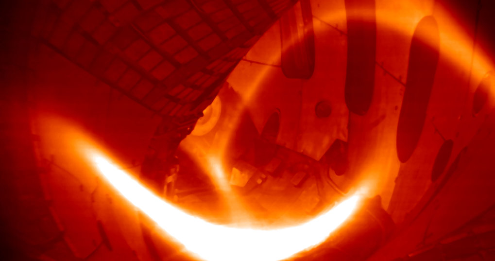 End of 2015 Wendelstein 7-X produces its first helim hydrogen plasma. The first hydrogen plasma in February 2016 marks the start of scientific operation.