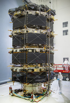 Die vier MMS-Satelliten. Diese Forschungsgeräte der NASA erforschen das Zusammenspiel der Magnetfelder von Erde und Sonne.