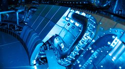 Störspulen im Vakuumbehälter von ASDEX Upgrade: Mit ihnen lassen sich Plasmainstabilitäten unterdrücken.