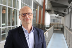 Prof. Dr. Thomas Klinger, der im Oktober die Nachfolge von Prof. Dr. Ulla Bonas antritt, ist der zweite Wissenschaftliche Direktor des Alfried Krupp Wissenschaftskollegs Greifswald, der aus dem Max-Planck-Institut für Plasmaphysik kommt. Prof. Dr. Drs. h.c. Klaus Pinkau, langjähriger Wissenschaftlicher Direktor des Max-Planck-Instituts für Plasmaphysik in Garching und Greifswald, leitete das Wissenschaftskolleg in den Jahren 2004 bis 2008.