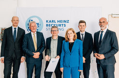 v.l.: Dr. Roland Busch (Vorstandsvorsitzender Siemens AG), Prof. Tobias Beckurts, Prof. Christof Paar, Prof. Sibylle Günter (Wissenschaftliche Direktorin MPI für Plasmaphysik), Daniel Beckurts, Prof. Christian Stegmann (Vorstandsvorsitzender Beckurts Stiftung)